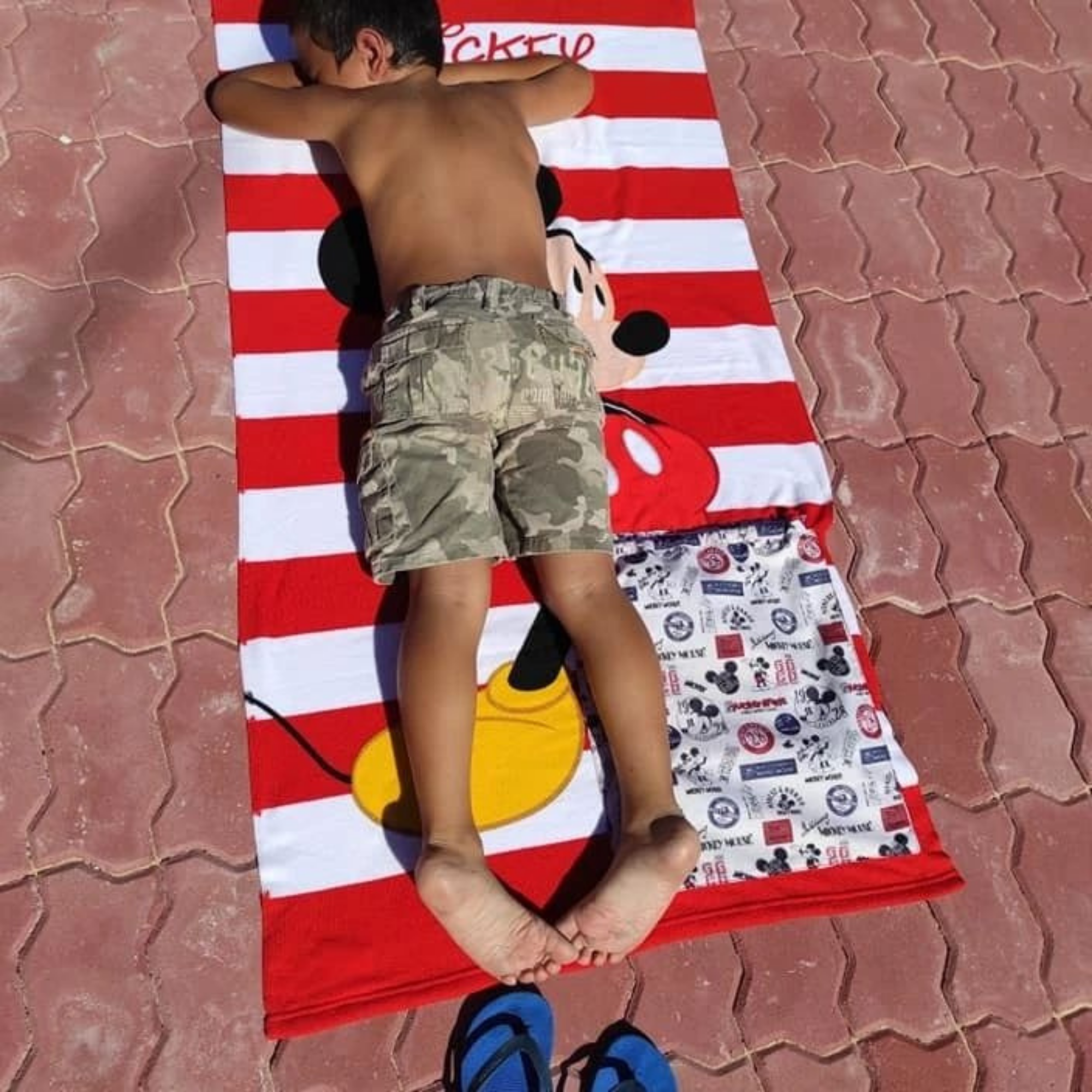 Toalha-Mochila Mickey – Prática e Divertida!