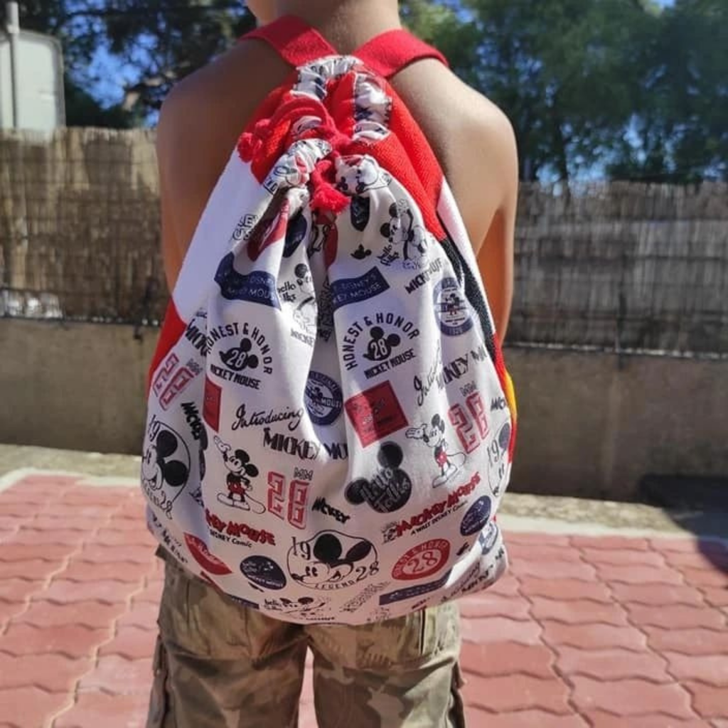 Toalha-Mochila Mickey – Prática e Divertida!