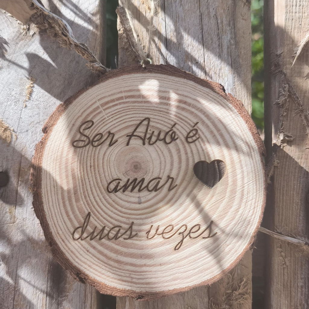 Base de Madeira "Ser Avó é Amar Duas Vezes" – Presente com Afeto Duplo 💛